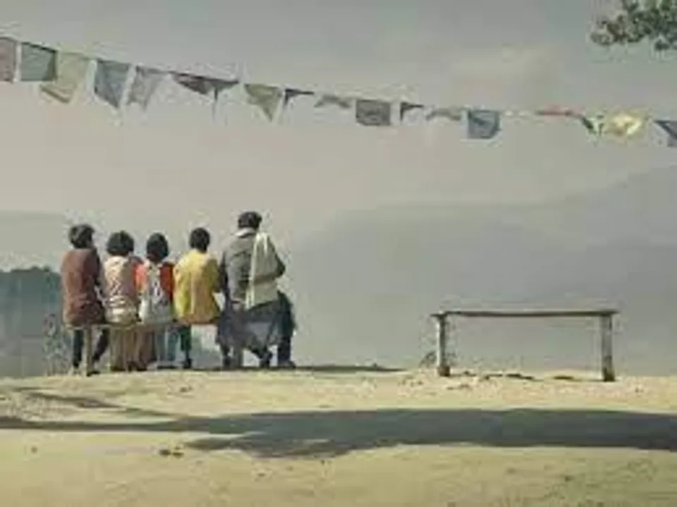 ‘আবার বছর কুড়ি পরে’ পাহাড়ি পথে আবির, রুদ্রনীলরা