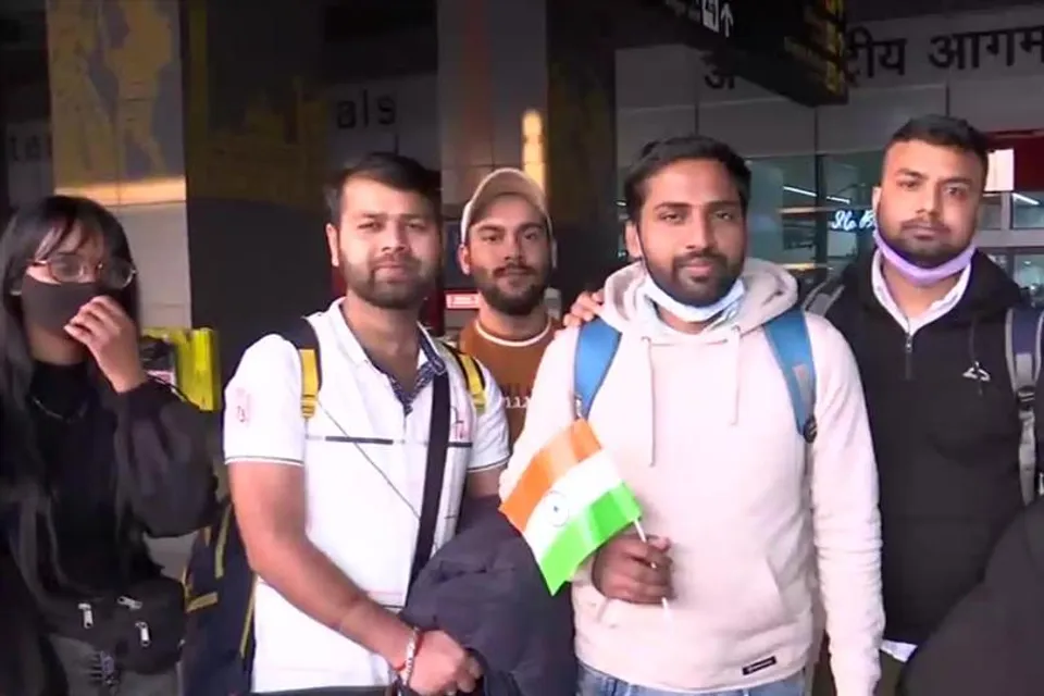 ইউক্রেন থেকে ফিরলেন আরও ২৪২ জন ভারতীয়