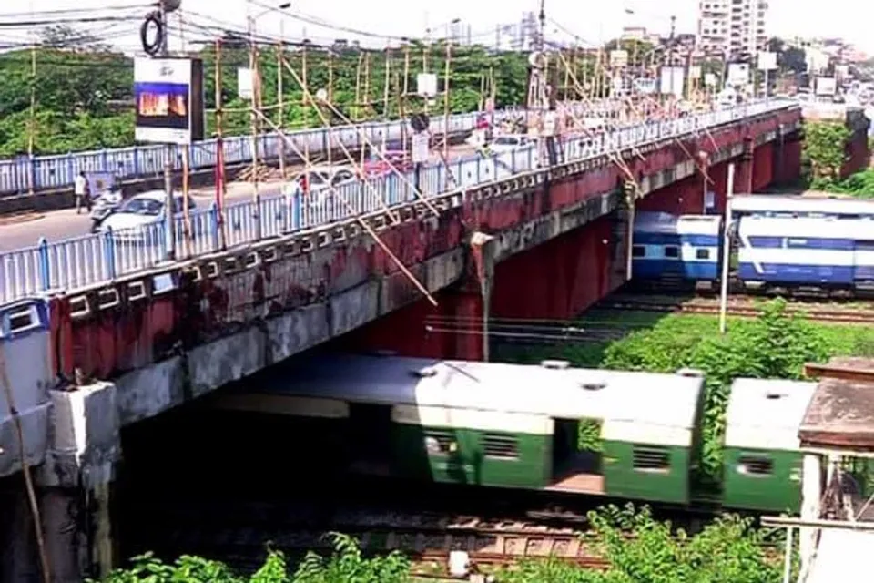 আজ থেকে চিৎপুর রেল ওভারব্রিজে বন্ধ ভারী যান