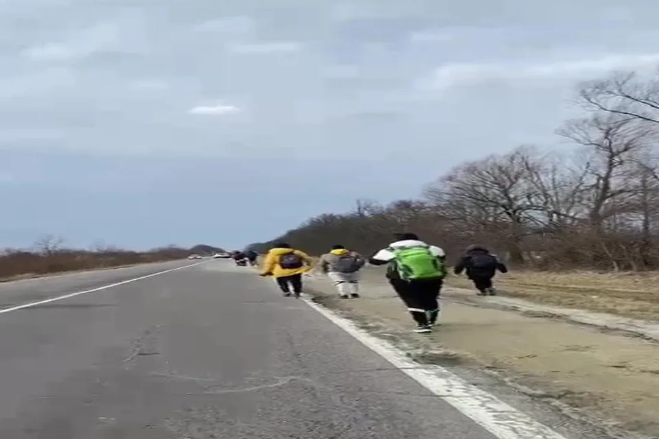 সীমান্তের দিকে এগোচ্ছে ভারতীয় পড়ুয়ারা