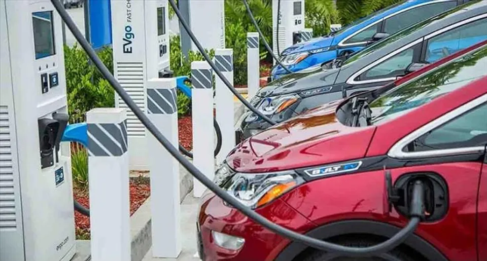 দেশে আগামী তিন বছরে ১০ হাজার ইভি চার্জিং স্টেশন তৈরি হবে