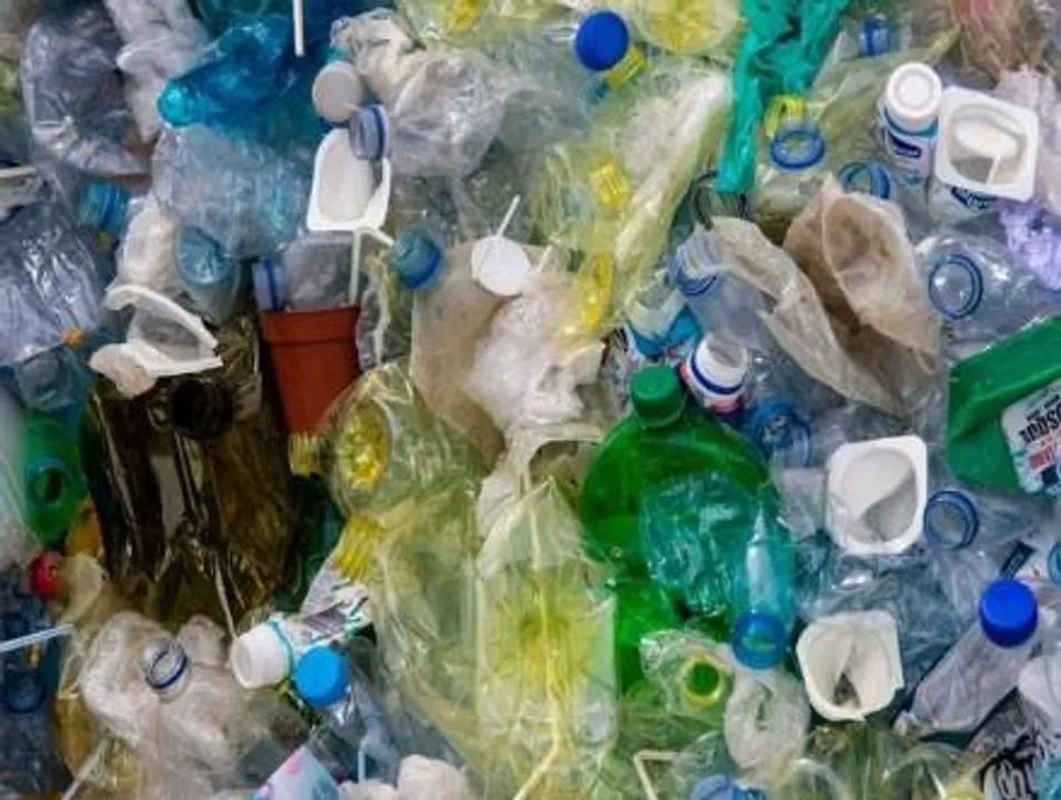 আজ থেকে দেশজুড়ে নিষিদ্ধ ‘সিঙ্গল ইউজ’ প্লাস্টিক