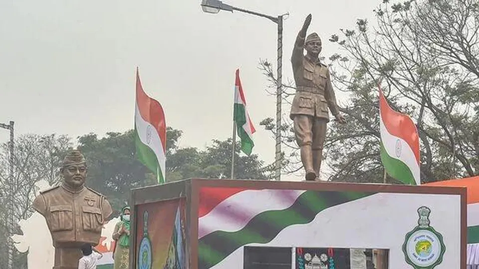 কেন্দ্রীয় পূর্ত মন্ত্রকের তৈরি ট্যাবলোতে দেখা গেল নেতাজি ও আজাদ হিন্দ ফৌজকে