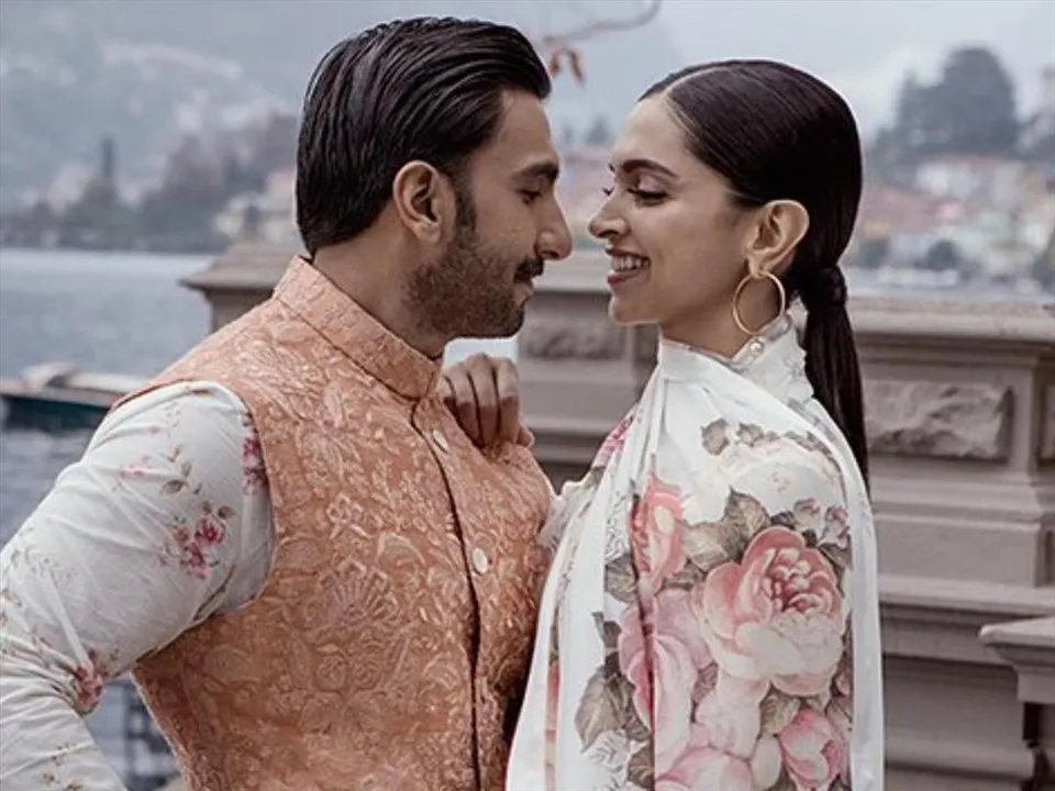 দীপিকাকে কোলে বসিয়ে অমলেট খাওয়াতে চান রনবীর