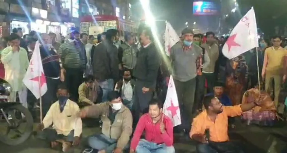 পুলিশের হেনস্থার বিরুদ্ধে সরব আন্দোলনকারীরা