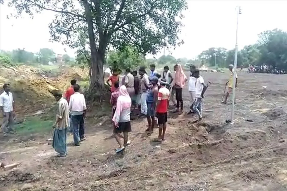 শ্মশান ঘাট ঘিরে বিক্ষোভ