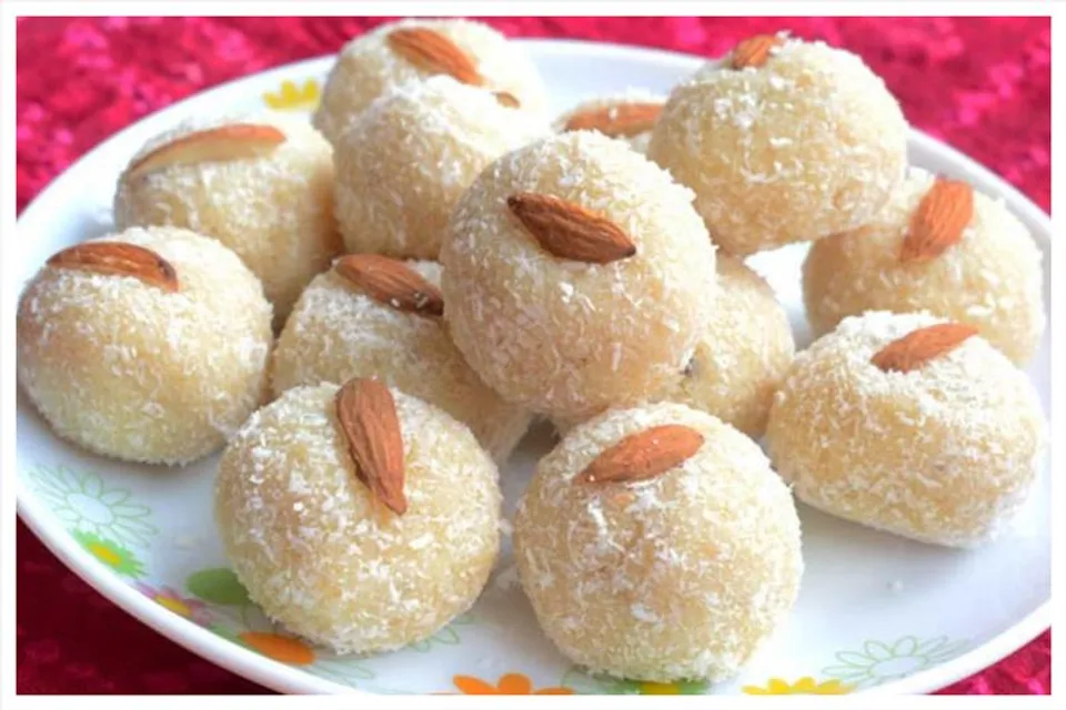 নারকেল নাড়ু ছাড়া দুর্গাপুজো অসম্পূর্ণ