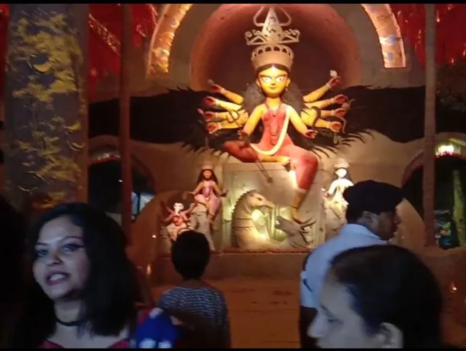 পুজো পরিক্রমাঃ সরাসরি দেখুন দমদম পার্ক সার্বজনীন