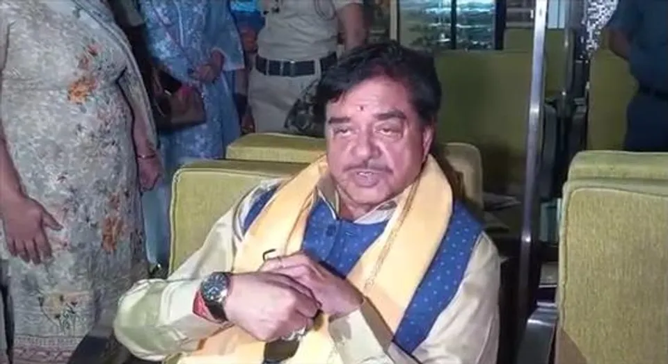 বাংলায় সাংবাদিকদের প্রশ্নের উত্তর দিলেন শত্রুঘ্ন সিনহা, দেখুন ভিডিও