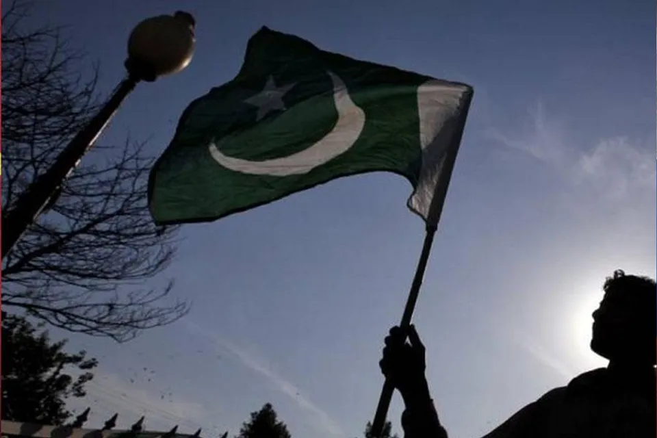 ইমরান খানের বিরুদ্ধে অনাস্থা প্রস্তাব