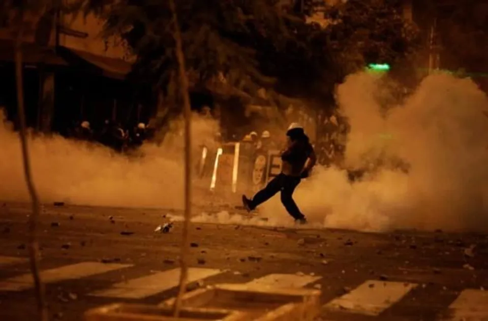 পেরুর পুলিশ লিমা বিমানবন্দরের দিকে আসা বিক্ষোভকারীদের ছত্রভঙ্গ করেছে