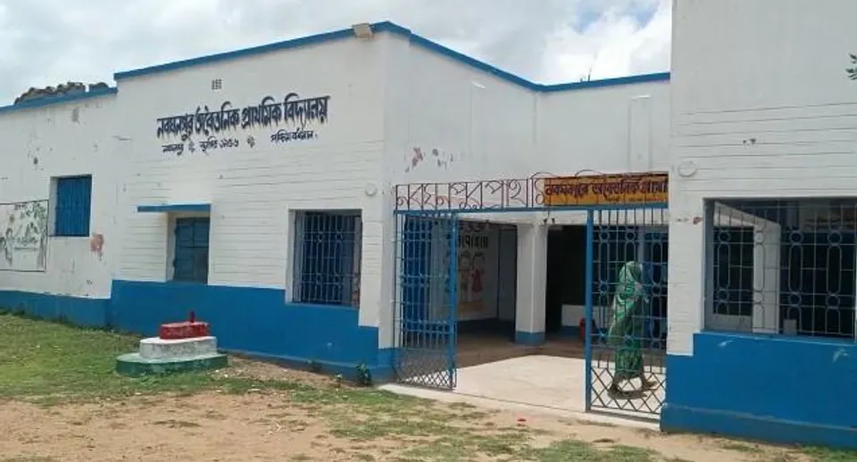 আবার খবরের শিরোনামে দুর্গাপুরের নবঘনপুর অবৈতনিক প্রাথমিক বিদ্যালয়