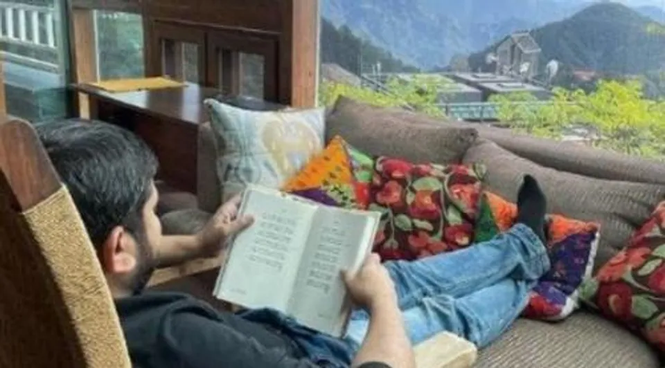 বিলাসিতার বহর দেখিয়ে ট্রোলের শিকার কংগ্রেসের কানহাইয়া