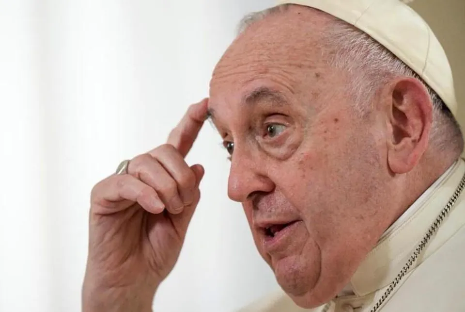 সমকামিতা ও পাপের মন্তব্যের ব্যাখ্যা দিলেন পোপ