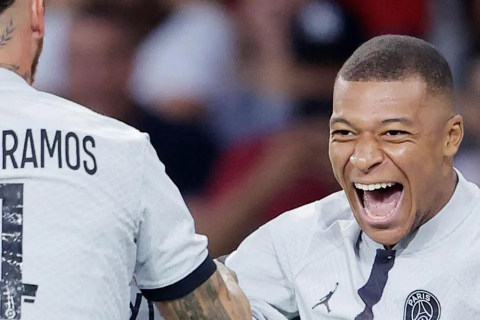 এমবাপের হ্যাটট্রিক, নেইমারের জোড়া গোল, প্যারিসের ৭ গোল