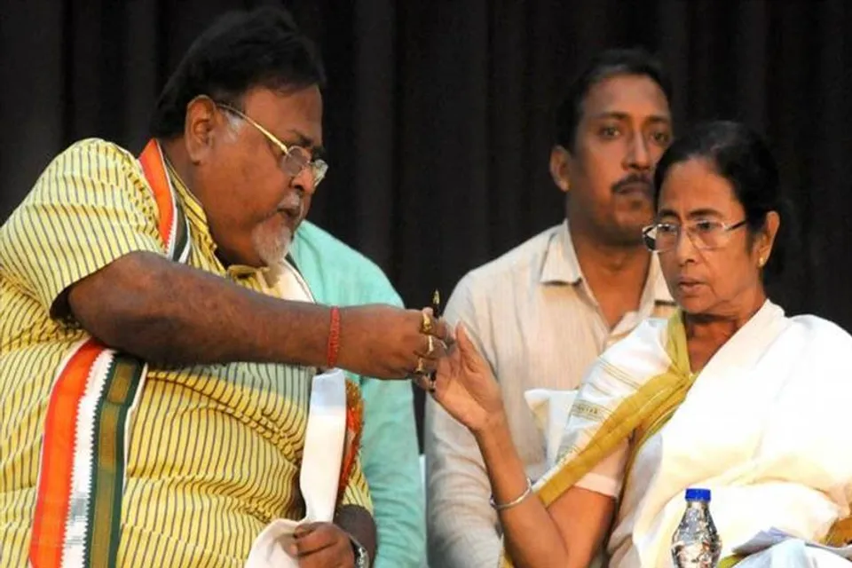 সবার আগে এএনএম নিউজ : পার্থকে সরানোর জন্য চাপ, অবশেষে সরলেন পার্থ