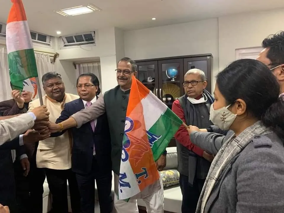 মলয় ঘটক ও মানস রঞ্জন ভূঁইয়ার হাত ধরে তৃনমূল কংগ্রেসে যোগদান