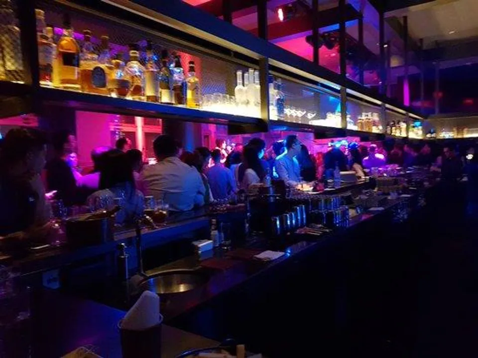 বেইজিং সর্বশেষ কোভিড প্রাদুর্ভাবের কেন্দ্রে বারের লাইসেন্স প্রত্যাহার করেছে