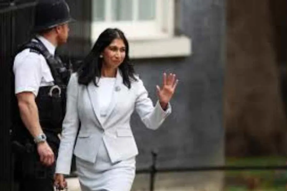 প্রধানমন্ত্রীকে পাঠানো পদত্যাগ পত্র ট্যুইটারে পোস্ট করলেন স্বরাষ্ট্রমন্ত্রী