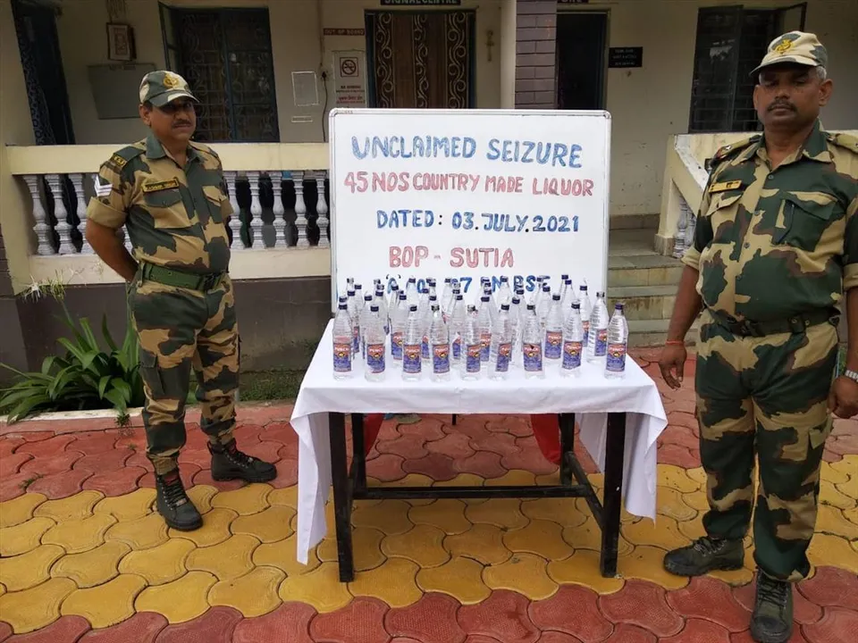 বড় সাফল্য বিএএসএফ এর, সীমান্তে আটক মাছ ও সিগার পাচারকারী দল