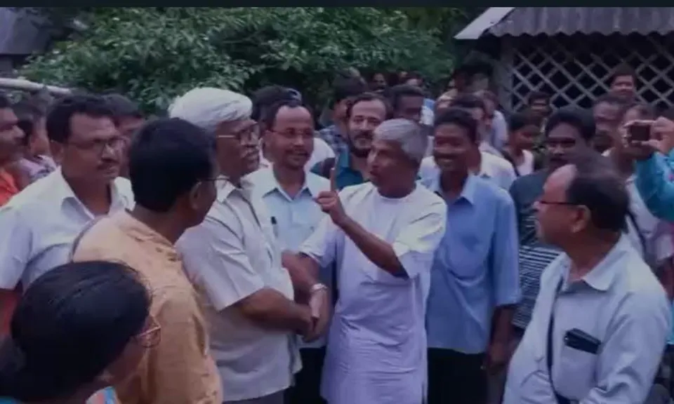 উচ্চমাধ্যমিকে রাজ্যে দ্বিতীয় স্থান অধিকারীর বাড়ি সুজন চক্রবর্তী