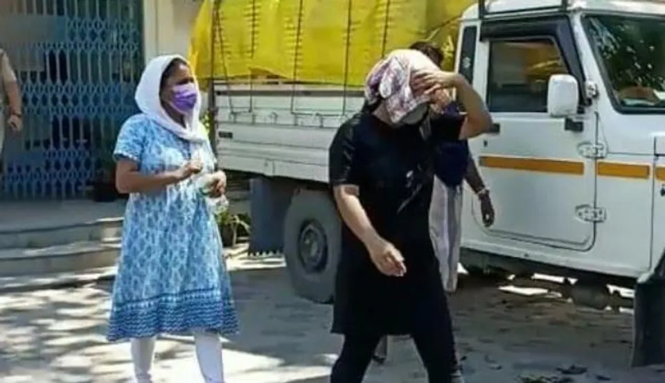 অবৈধ কল সেন্টারে পুলিশের হানা, গ্রেফতার ৪