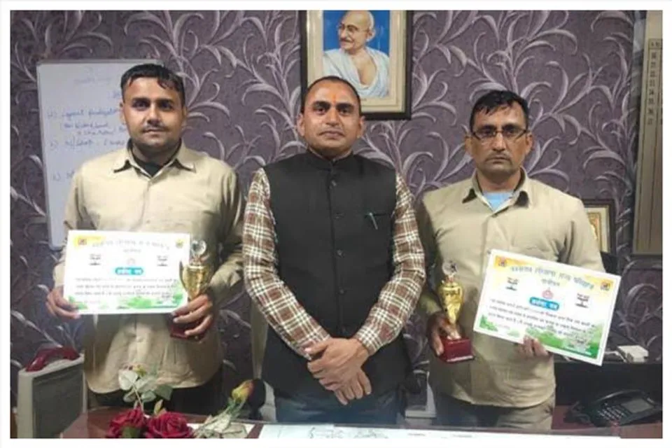 পন্থের উদ্ধারকর্তাকে লক্ষ্মণের কুর্নিশ