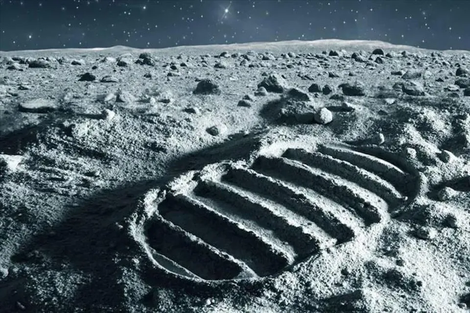 চাঁদের মাটিতে মিলল লোহা, টাইটানিয়াম