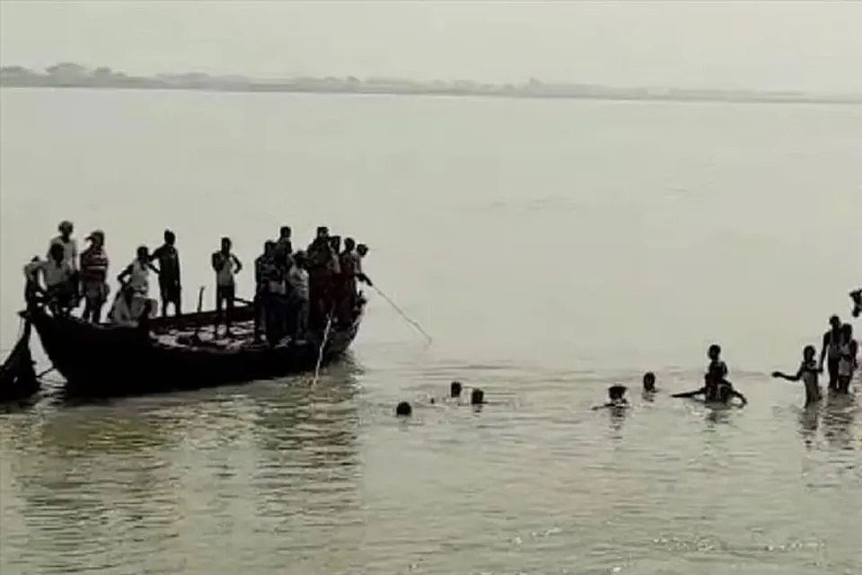 বিহারে নৌকাডুবি, নিখোঁজ ১০