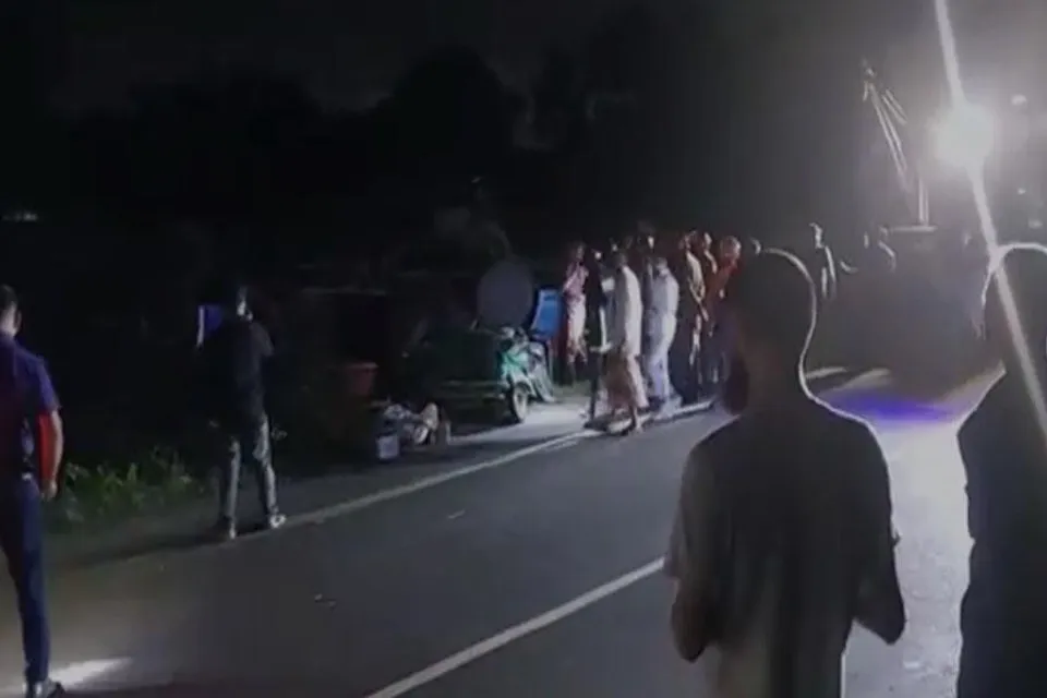 বাস-অটোর মুখোমুখি সংঘর্ষে নিহত ৬