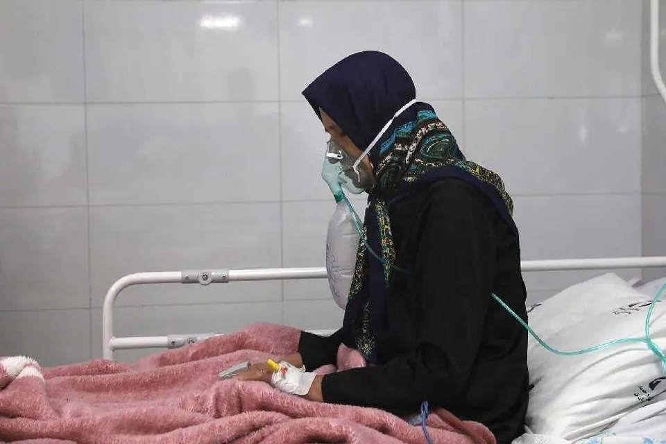 হাজারেরও বেশি স্কুলছাত্রীদের রাসায়নিক ভাবে বিষক্রিয়া: উত্তাল ইরান