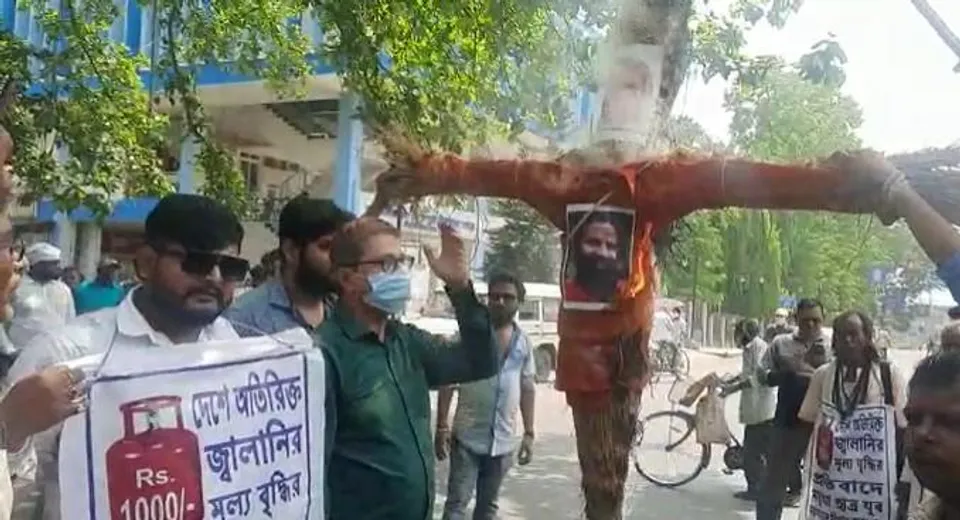 মূল্যবৃদ্ধির প্রতিবাদে রাস্তায় নামল মতুয়া ছাত্র-যুব মহাসংঘ