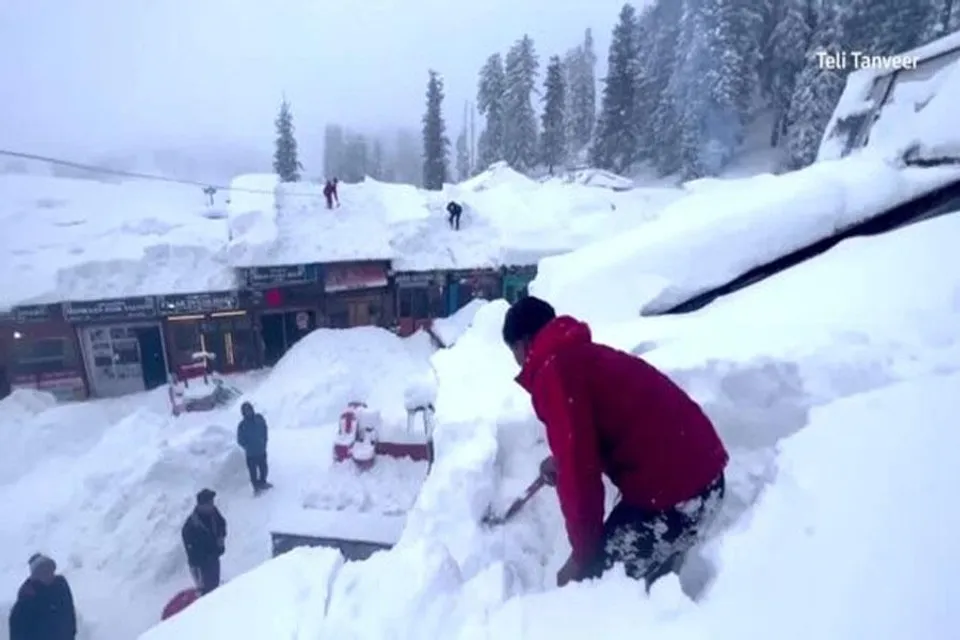 উত্তর ভারতের গুলমার্গে ভারী তুষারপাত