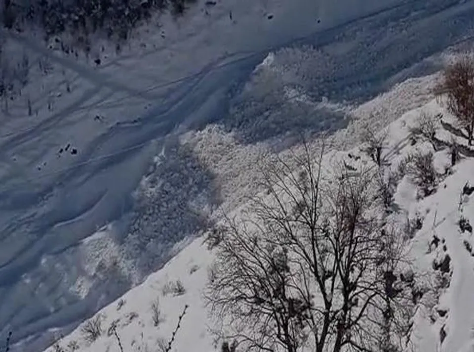 হিমাচল প্রদেশের লাহুলে তুষারধসে ২ বিআরও শ্রমিকের মৃত্যু