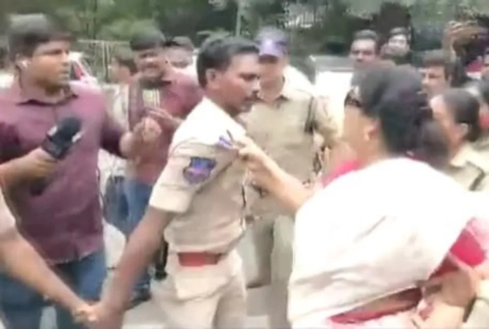 রাহুলকে ইডির সমনের প্রতিবাদে বিক্ষোভ, পুলিশের কলার ধরে টানলেন কংগ্রেস নেত্রী রেণুকা চৌধুরী