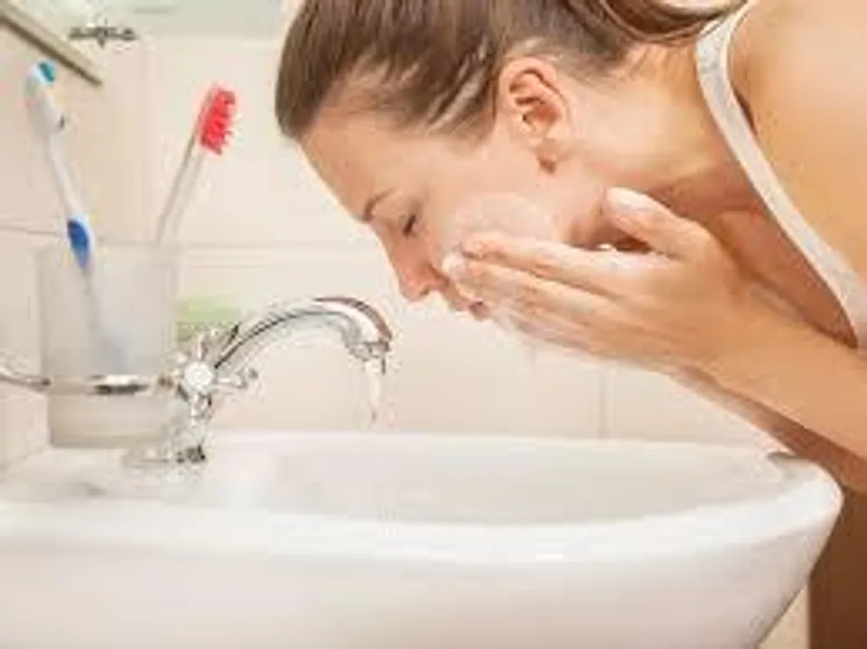 ফেস ওয়াশে গ্লিসারিন থাকলে কি হয় জানেন