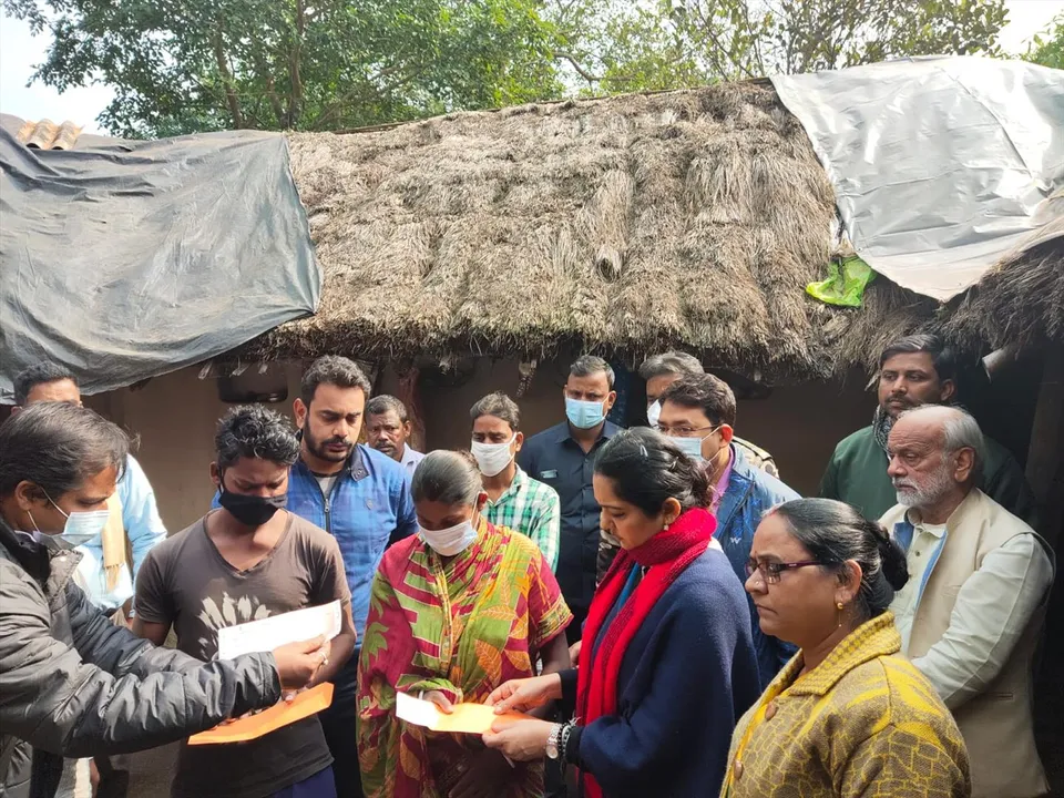 অসহায় পরিবারের পাশে পশ্চিমবঙ্গ সরকার