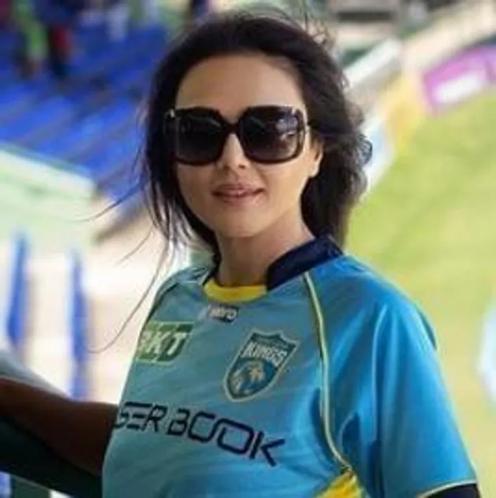 স্বামী জিনের সঙ্গে ছবি শেয়ার করলেন প্রীতি জিন্তা