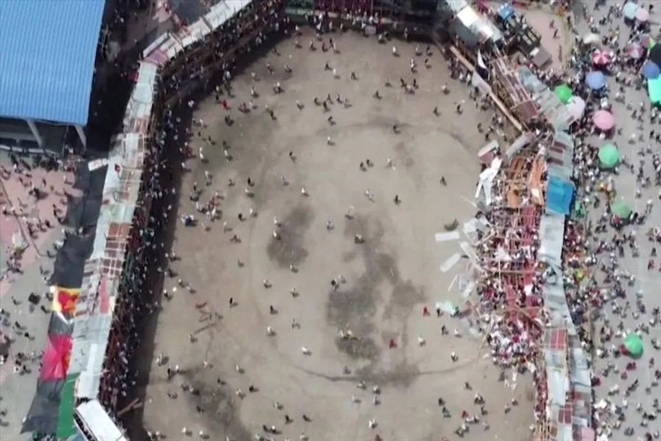 হাওয়ার ঝাপটায় ভেঙে পড়ল স্টেজ, একজনের মৃত্যু