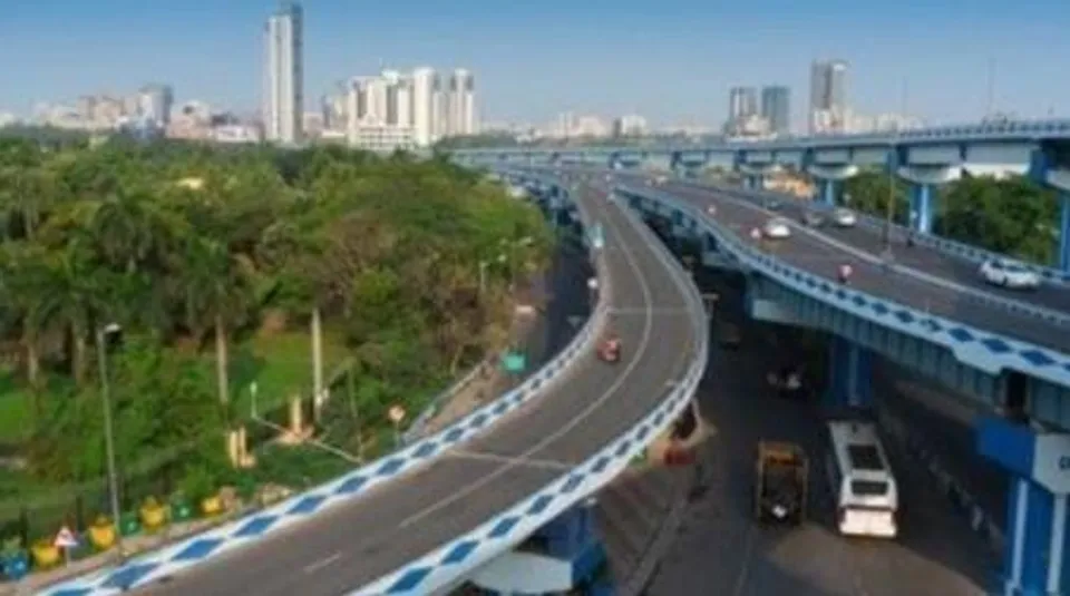 গাড়ি থামিয়ে মা উড়ালপুল থেকে ঝাঁপ চালকের