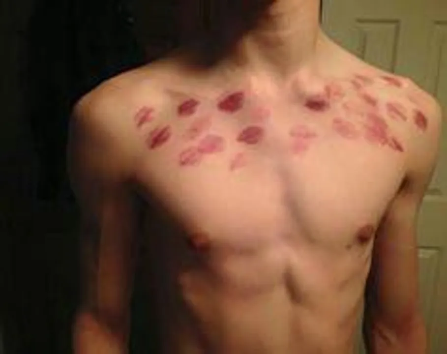 প্রেম বাড়াতে এভাবে চুমু খান