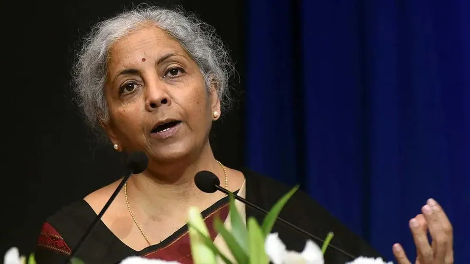 পেট্রোপণ্যের আবগারি শুল্ক কমানোর বোঝা সম্পূর্ণভাবে কেন্দ্র বহন করবে : নির্মলা সীতারমন