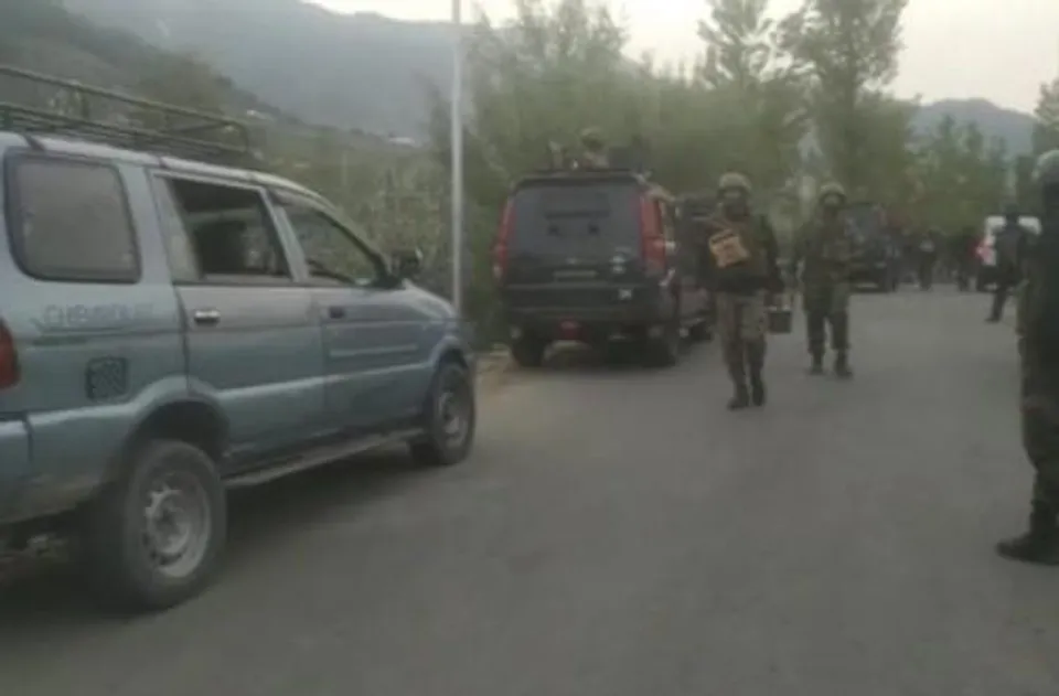 বদগাম থেকে ধৃত ২ জঙ্গি সহযোগী, উদ্ধার প্রচুর অস্ত্র