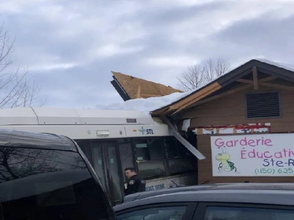 নিয়ন্ত্রণ হারিয়ে 'ডে-কেয়ার সেন্টারে' প্রবেশ করল বাস, মৃত একাধিক শিশু