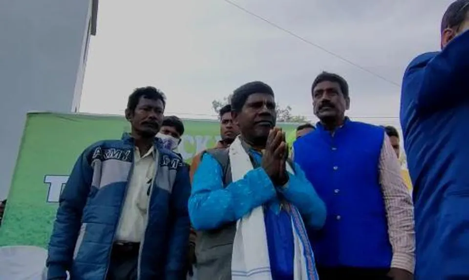 ক্রিকেট টুর্নামেন্ট দেখতে হাজির 'কাঁচা বাদাম' খ্যাত ভুবন বাদ্যকর