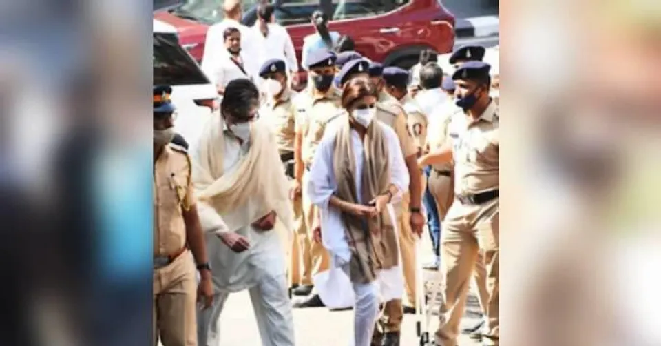 লতার বাড়িতে জমছে ভিড়