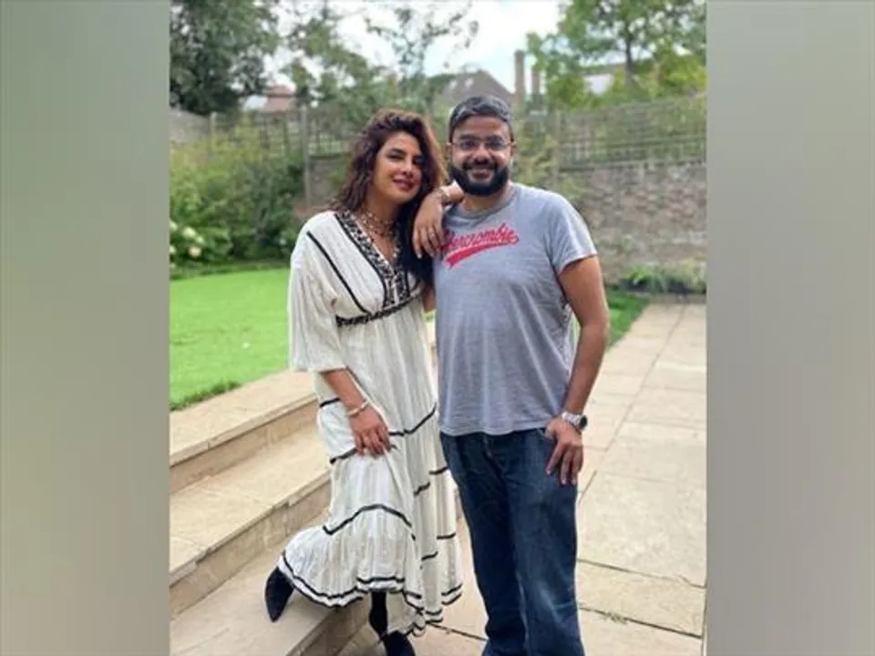 দীর্ঘ পাঁচ বছর পর ভাইয়ের হাতে রাখি বাঁধলেন প্রিয়াঙ্কা চোপড়া