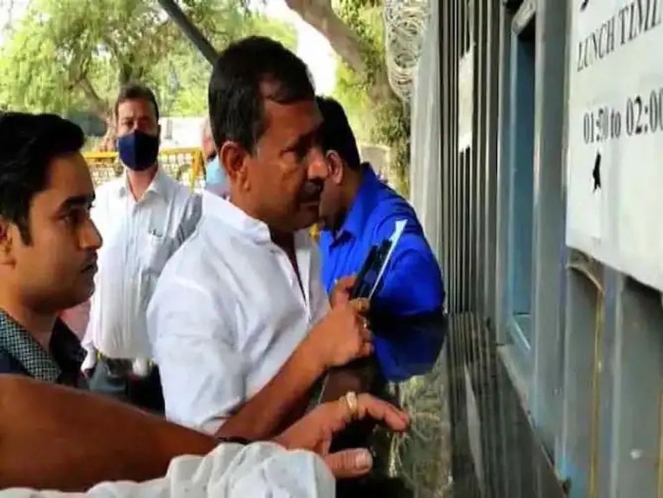 আজ ফের দিল্লিতে  মলয় পিট