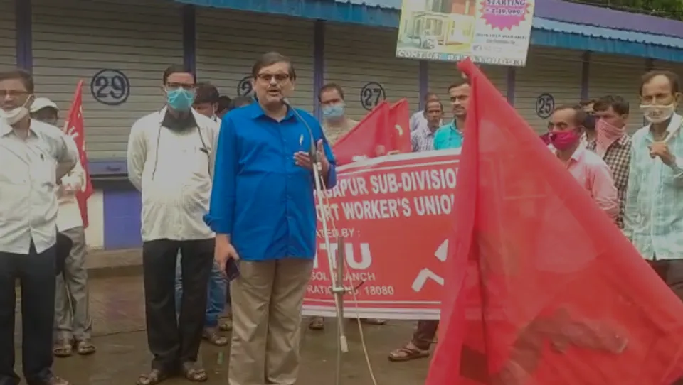 শ্রমিকদের এককালীন টাকা এবং সরকারি ভর্তুকির দাবিতে সিটুর বিক্ষোভ