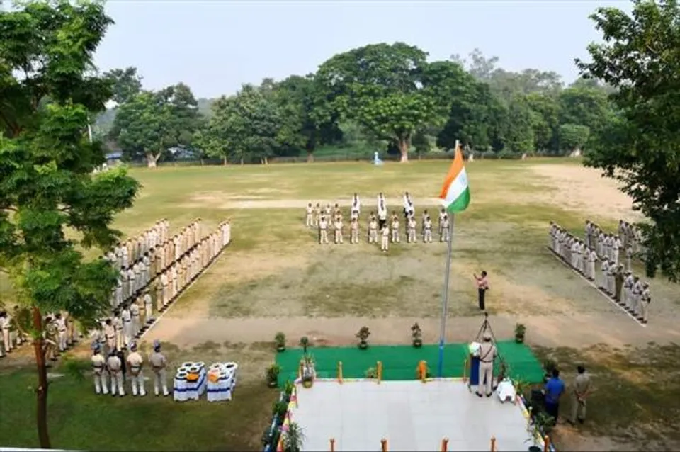 যথাযোগ্য মর্যাদায় পুলিশ স্মৃতিরক্ষা দিবস উদযাপিত বাঁকুড়া জেলার পুলিশ লাইন্সে